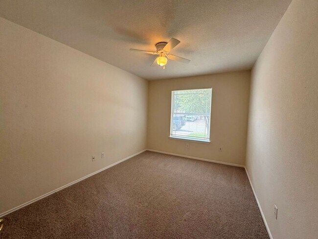 Building Photo - Great one story white brick, 4 bedroom hom...