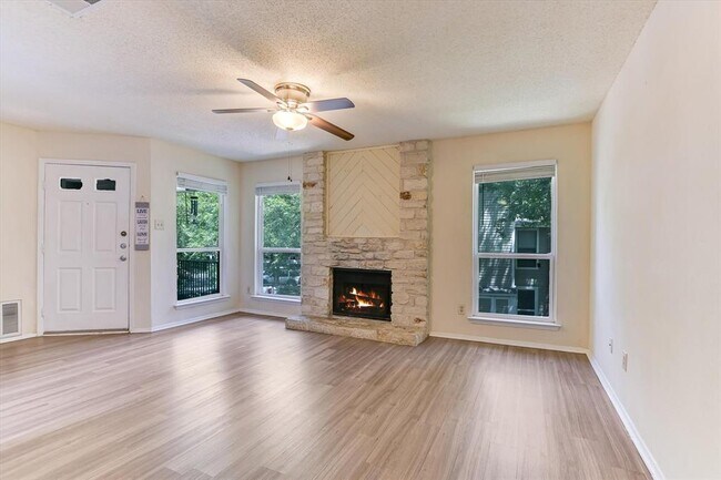 Foto del edificio - 10616 Mellow Meadow Dr