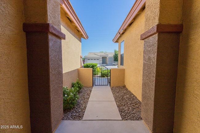 Building Photo - 2270 E Aloe Pl
