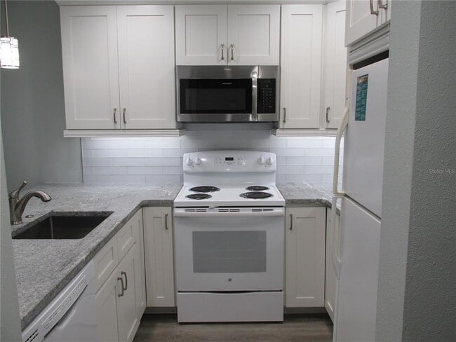 Building Photo - 626 Bird Bay Dr S