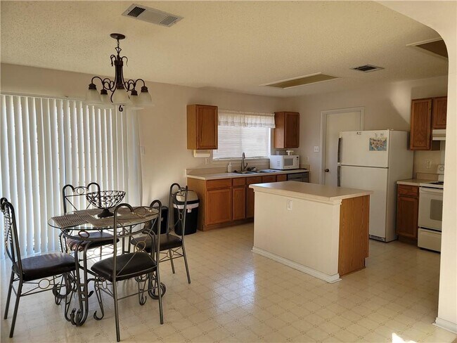 Building Photo - 1329 Lakeside Loop