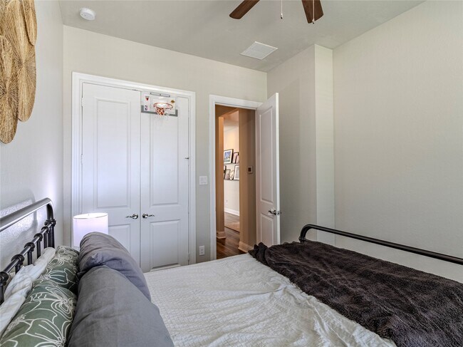 Building Photo - 10923 Texas Rose Dr