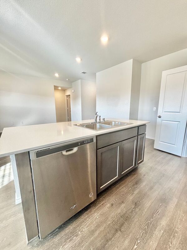 Building Photo - 1714 Willow Crk Rd