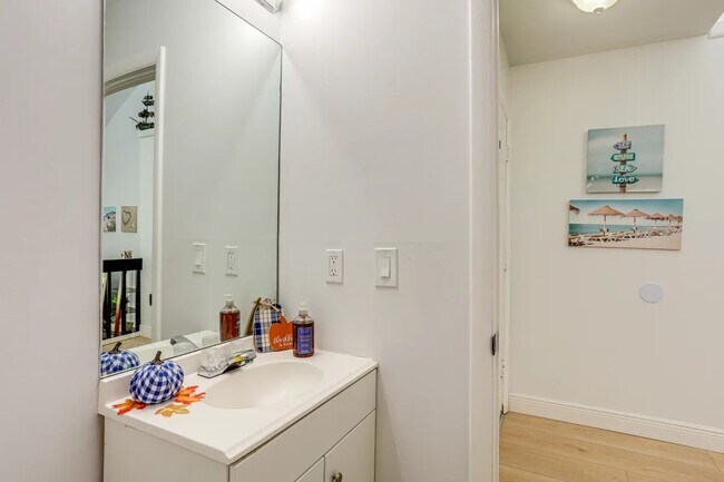 Building Photo - 4559 Brook Dr