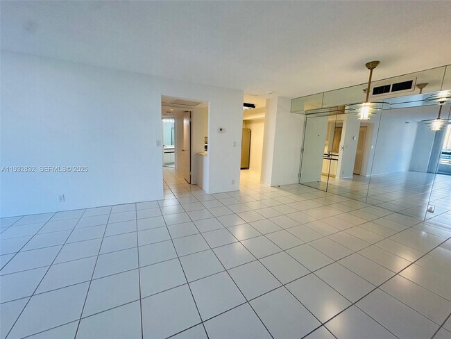Foto del edificio - 19101 NE 36th Ct