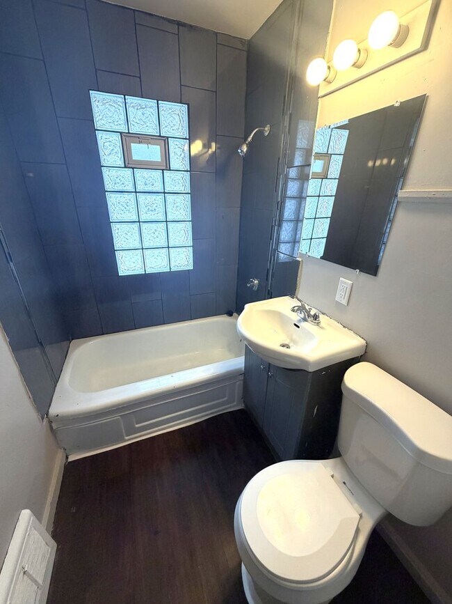 Foto del edificio - 2-bedroom Single Family - Available now!