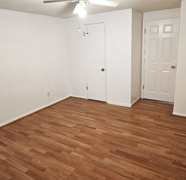 Building Photo - 1304 S Parker Rd
