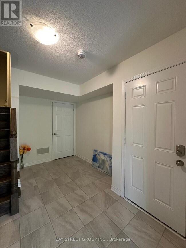 Building Photo - 1053 Clipper Ln
