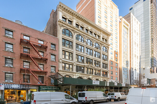 Foto del edificio - 131-133 W 28th St