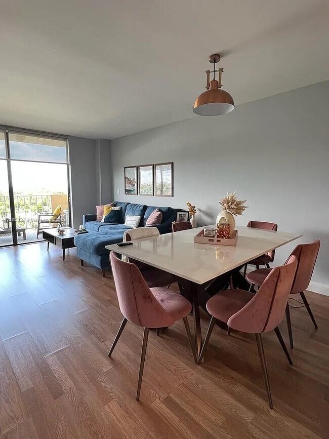 Foto del edificio - 2350 NE 135th St