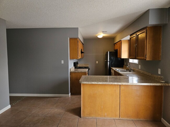 Foto del edificio - 4 bedroom rental in Trail Estates