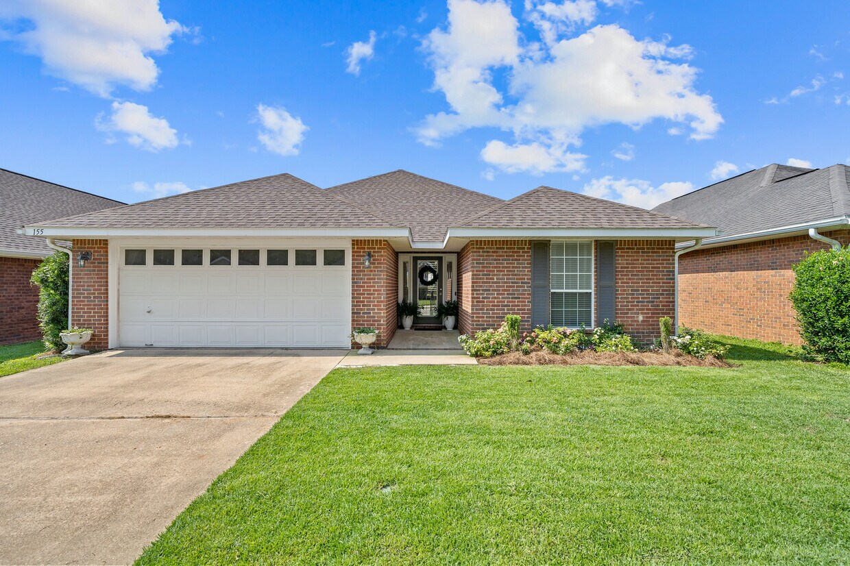 Primary Photo - 155 Cypress Ln