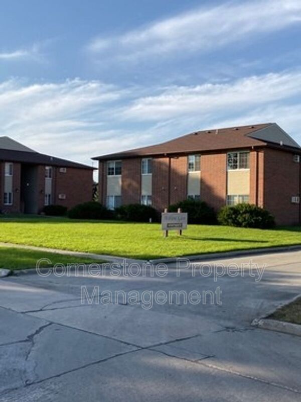 1607 Collins St Unit B2, ster City, IA 50595 Condo for Rent in
