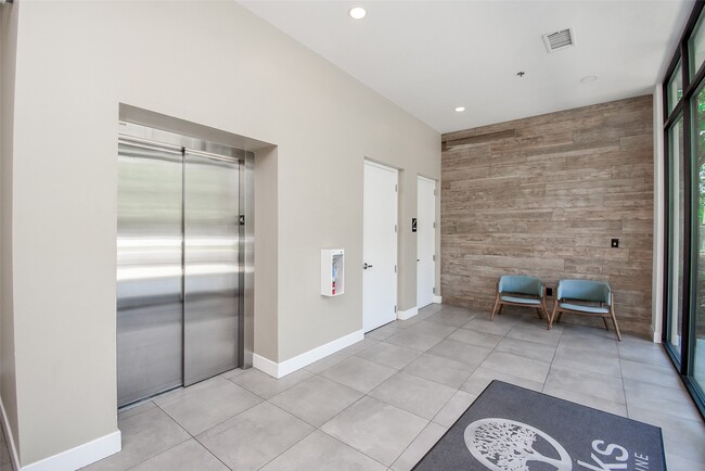 Foto del edificio - 4820 Caroline St