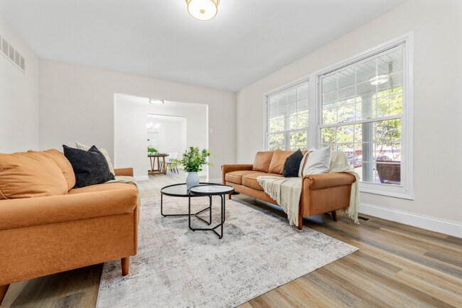 Foto del edificio - 2 Oak Point Ct