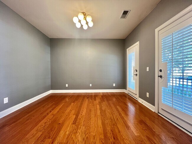 Building Photo - 4 Bedroom, 3.5 Bath w/ 3 Car Garage in Coo...