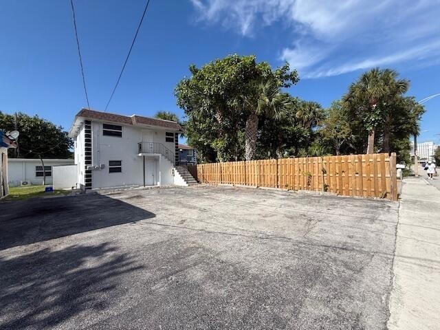 Photo - 302 N Tamarind Ave House