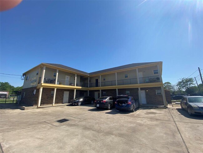Building Photo - 4721 Yellowstone Blvd