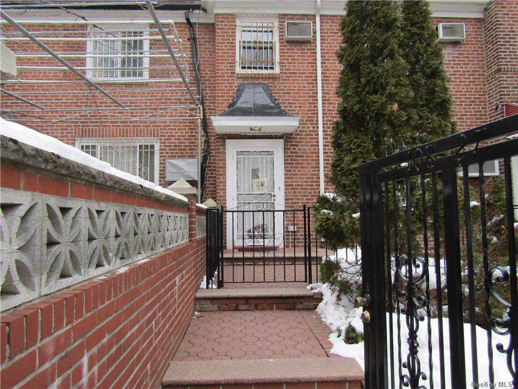 Foto principal - 108-27 65th Ave