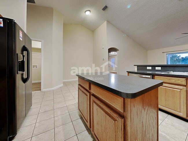 Building Photo - 2884 Alaskan Way