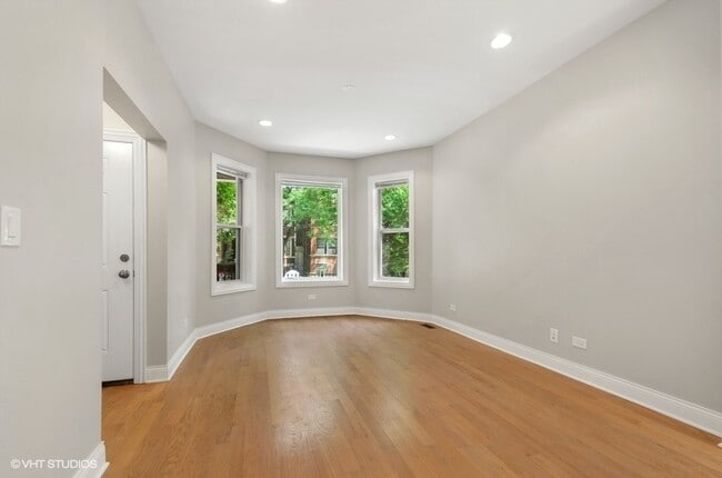 Foto del edificio - 5816 N Ridge Ave