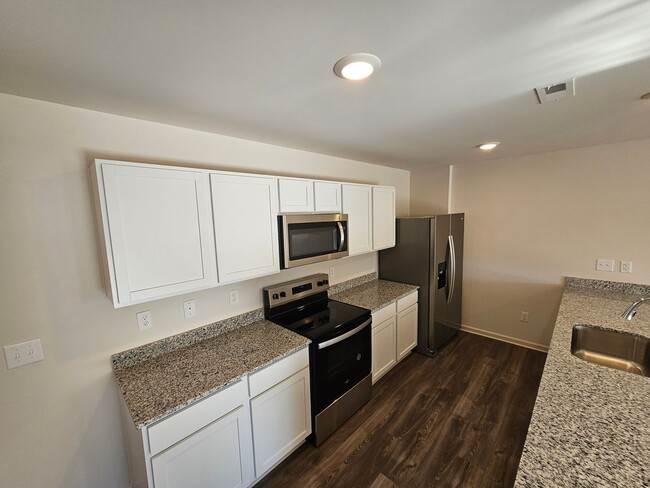 Foto del edificio - Brand New Townhome in the heart of Newton