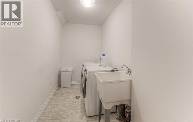 Building Photo - 15 Dewberry Dr