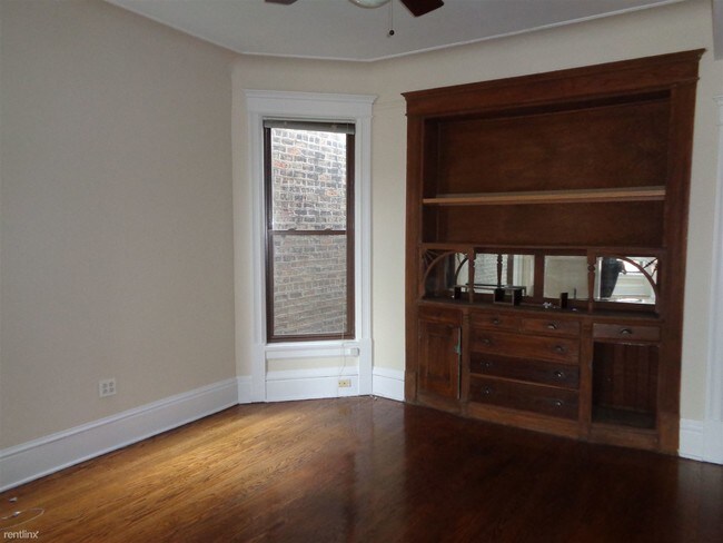 Foto del edificio - 855 W Addison St