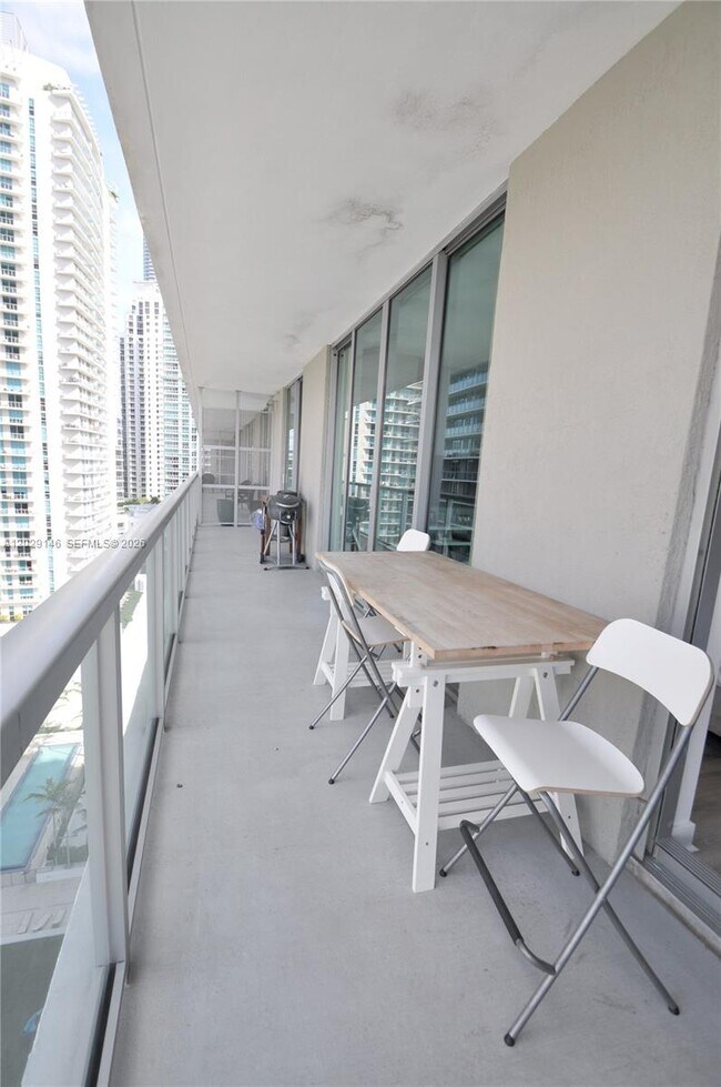 Foto del edificio - 79 SW 12th St