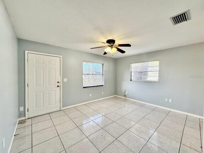 Building Photo - 10812 Hannaway Dr