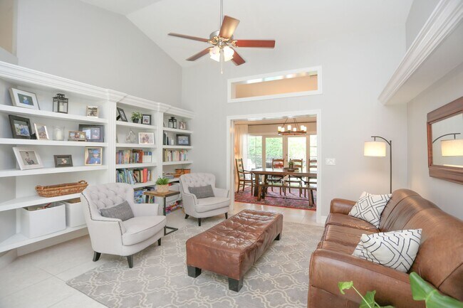 Building Photo - ***NEW PHOTOS COMING SOON***FULLY FURNISHE...