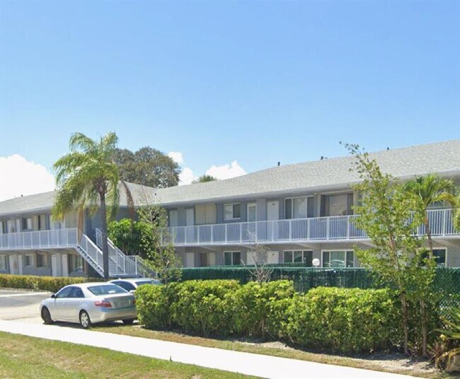 Foto del edificio - 2175 NE 56th St
