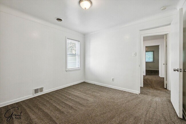 Foto del edificio - $1,200/month - 3 Bed 1 Bath in Warren