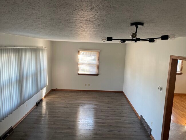 Building Photo - 450 Stevens Ct