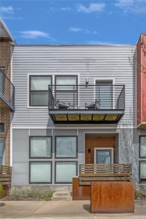 Building Photo - 382 W 5th St