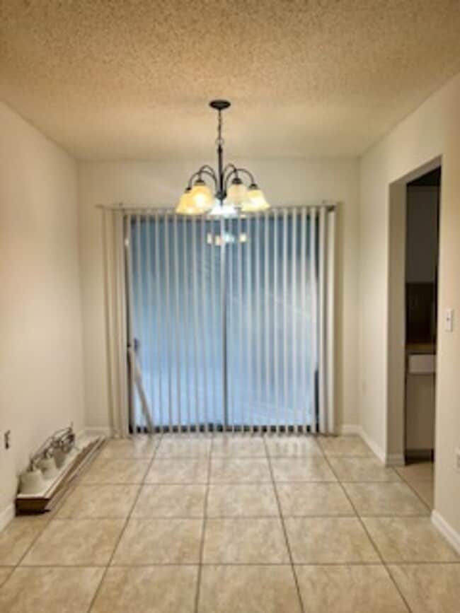 Building Photo - Marion Oaks home