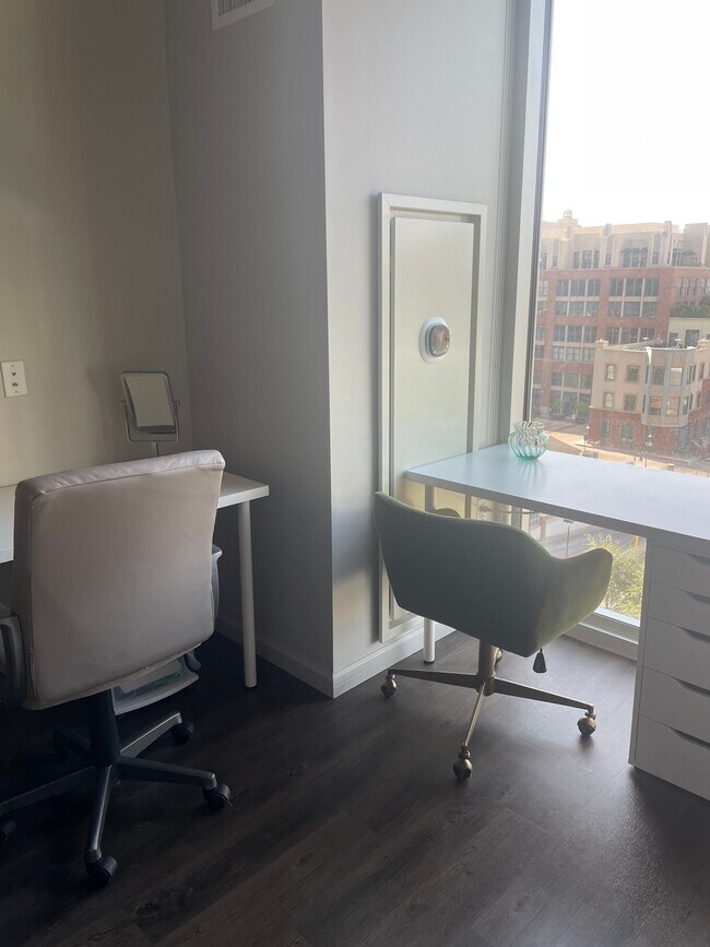 Foto del edificio - 113 E 7th St