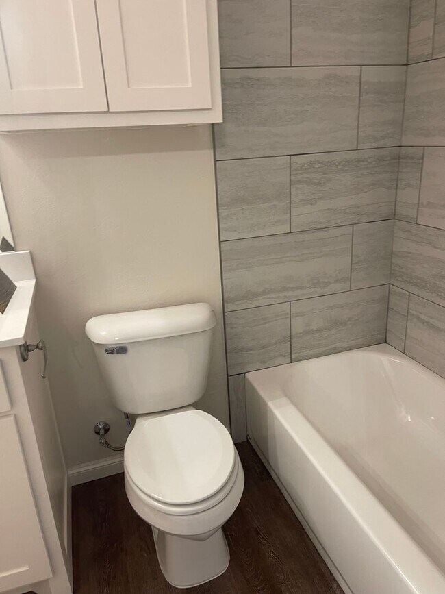 Foto del edificio - 3 bedroom 2 bath duplex in Newcastle