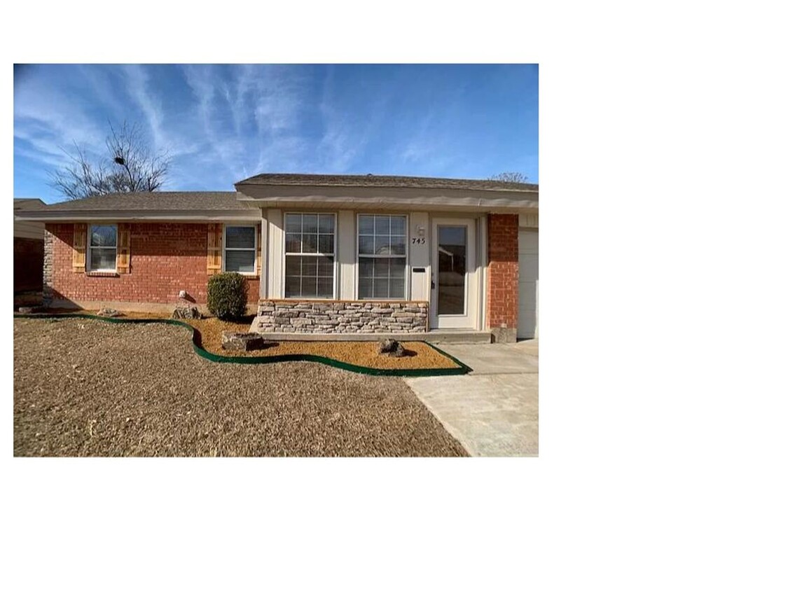 Primary Photo - 3 Bed Moore home