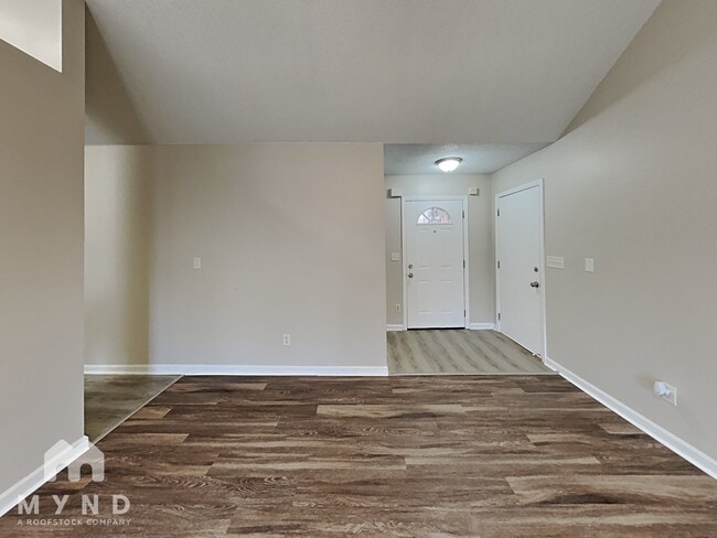 Building Photo - 7732 Parkmont Dr