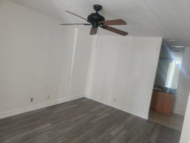 Foto del edificio - 3813 Coral Tree Cir