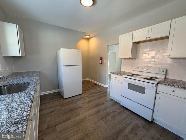 Building Photo - 317 W Broad St