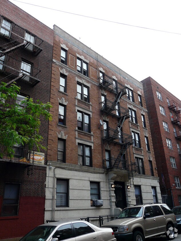 Building Photo - 15 E 199th St