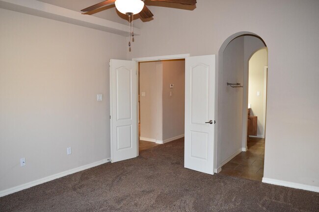 Foto del edificio - 14350 N Cave Dr
