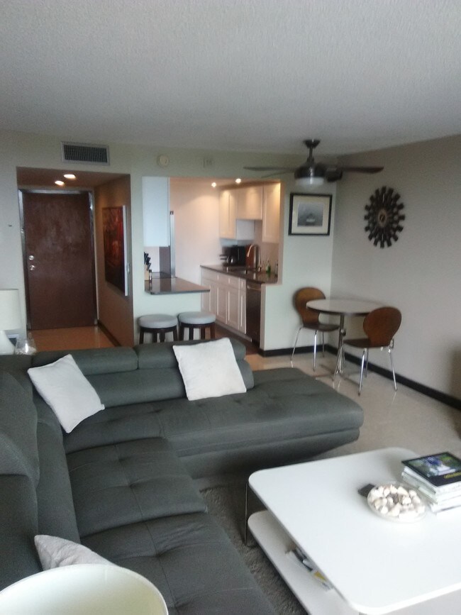 Foto del edificio - 2350 NE 135th St