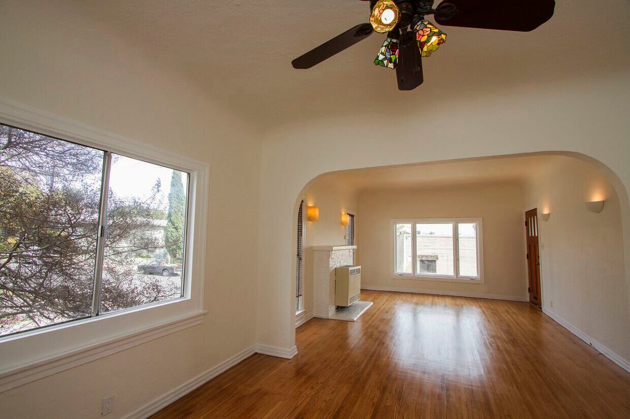 Foto principal - 833 E Edgeware Rd