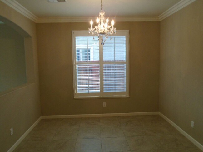 Foto del edificio - BEAUTIFUL 2 STORY IN WEST ROSEVILLE! 4 BEDROOM, 3 BATH, 3 CAR GARAGE, WITH LOW MAINTENANCE YARD!