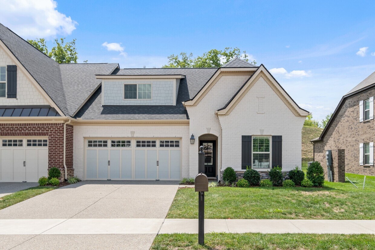 951 Cherry Grove Dr, Hendersonville, TN 37075 House Rental in