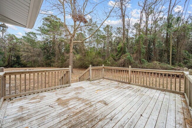 Building Photo - "Charming 4-Bedroom Home with 2 Full Baths on Murrill Hill Road – Your Perfect Jacksonville Retre...