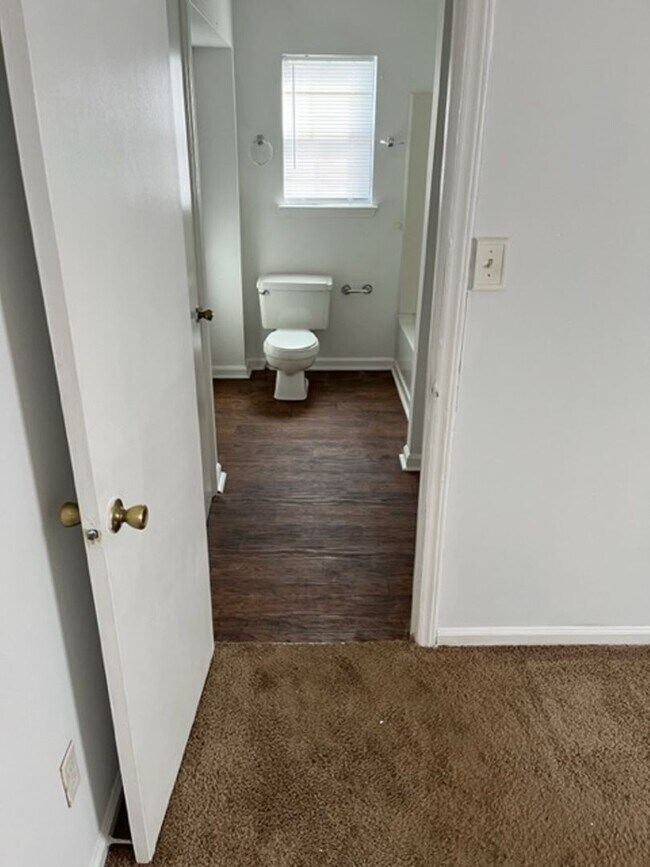 Building Photo - Available 3 bedroom/ 2 bathroom Home!